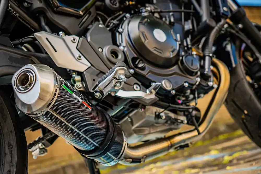 GPR Komplettauspuffanlage Kawasaki Z 650 RS - ZR 650 RS Ann. 2021/2023 e5 Satinox Poppy FS Solange Der Vorrat Reicht